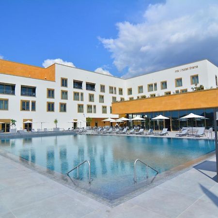 Mk Hotel Tirana Rinas Exteriér fotografie The hotel's swimming pool