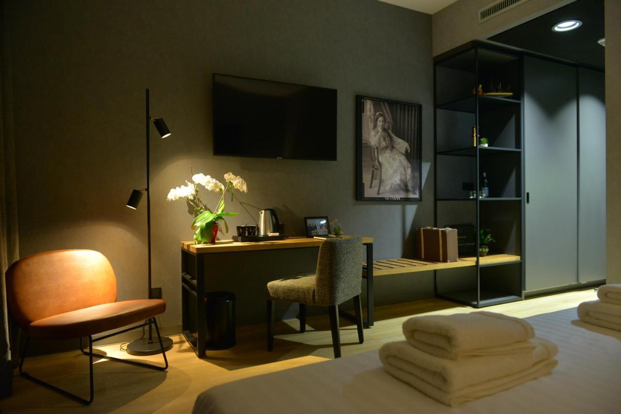 Mk Hotel Tirana Rinas Exteriér fotografie A room at the hotel