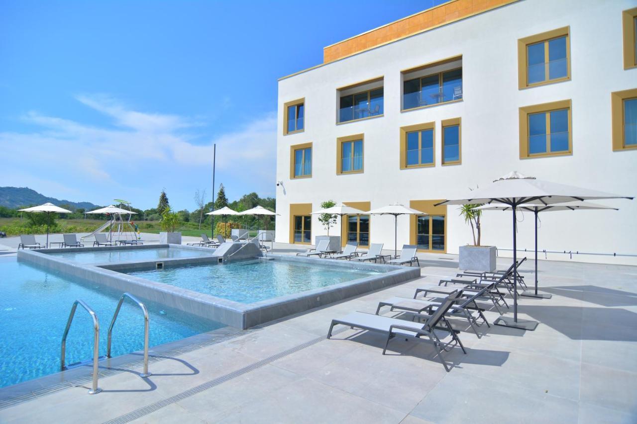 Mk Hotel Tirana Rinas Exteriér fotografie The outdoor pool