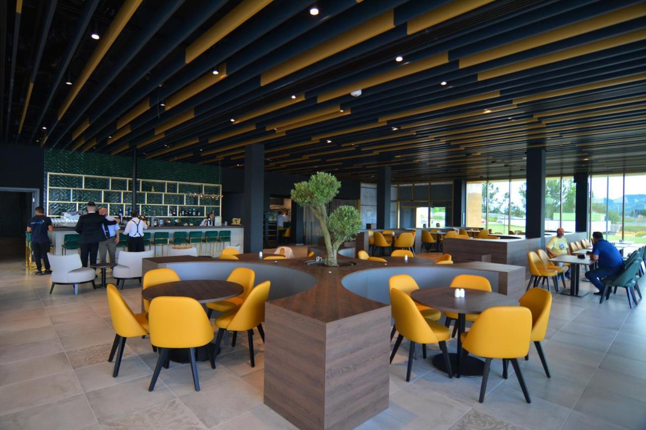 Mk Hotel Tirana Rinas Exteriér fotografie The interior of the lounge
