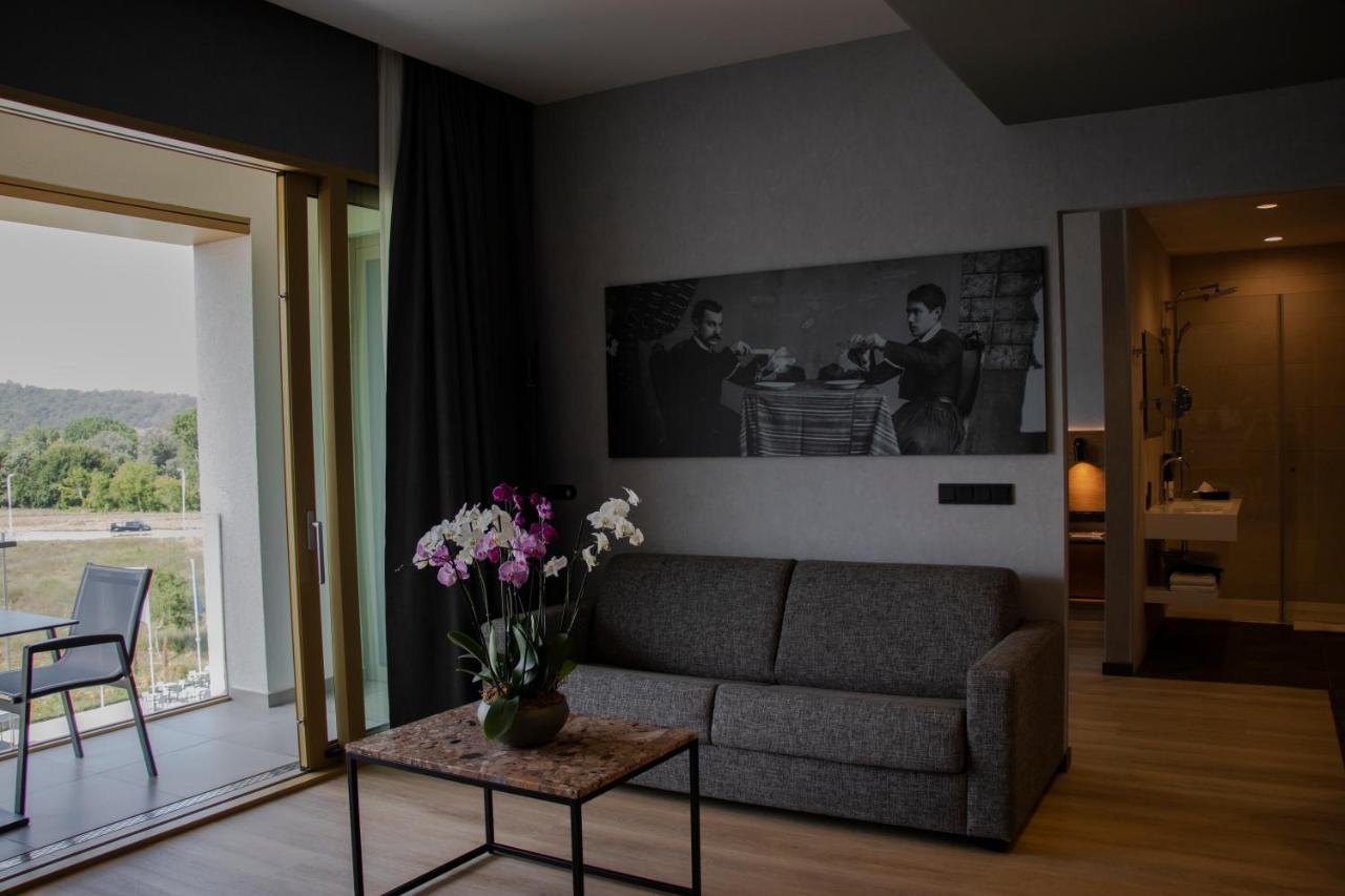 Mk Hotel Tirana Rinas Exteriér fotografie A room at the Hotel