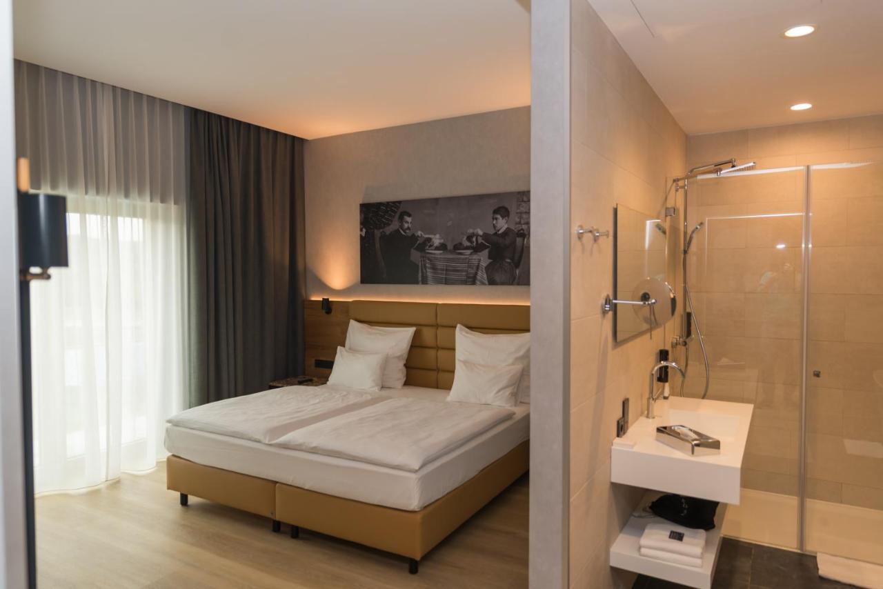 Mk Hotel Tirana Rinas Exteriér fotografie A room at the hotel