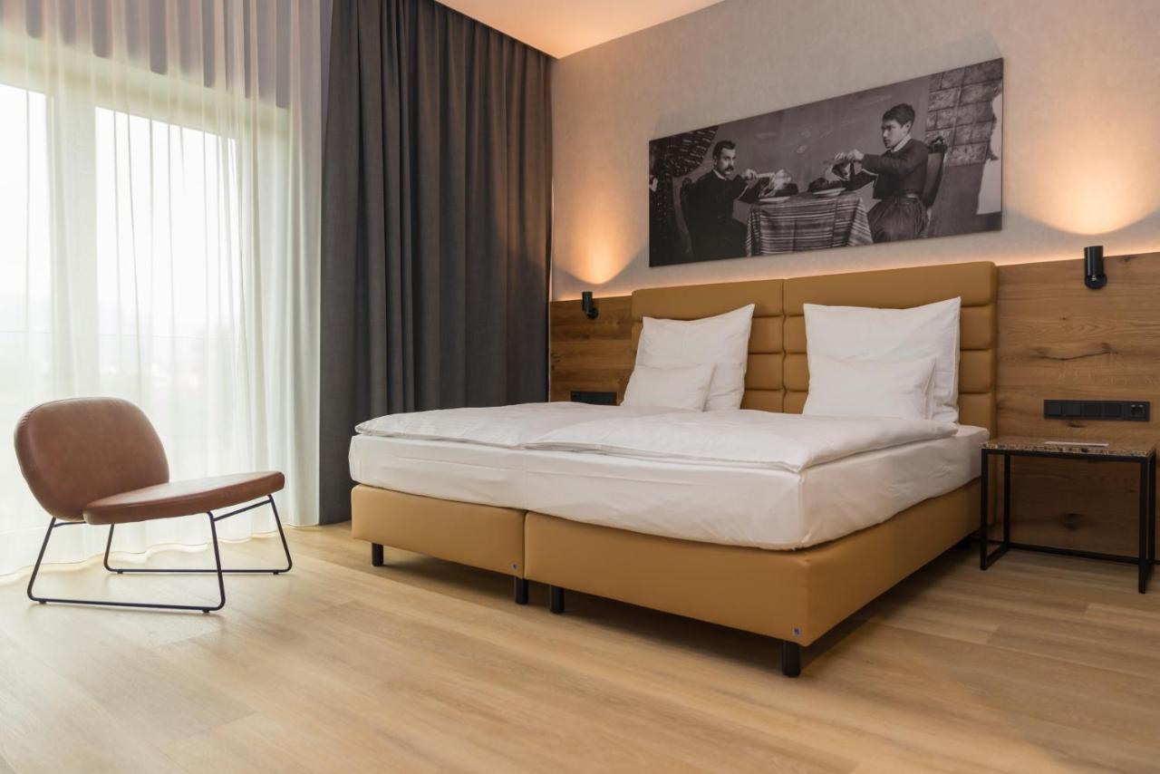 Mk Hotel Tirana Rinas Exteriér fotografie A room at the hotel