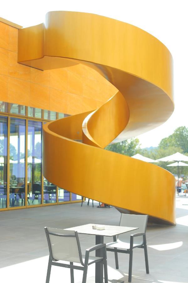 Mk Hotel Tirana Rinas Exteriér fotografie Spiral staircase