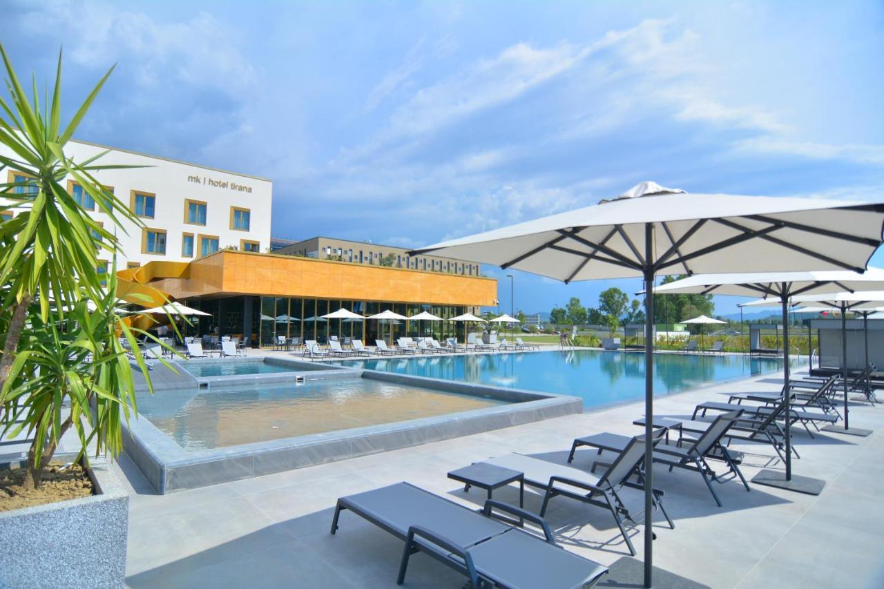 Mk Hotel Tirana Rinas Exteriér fotografie The swimming pool at the hotel