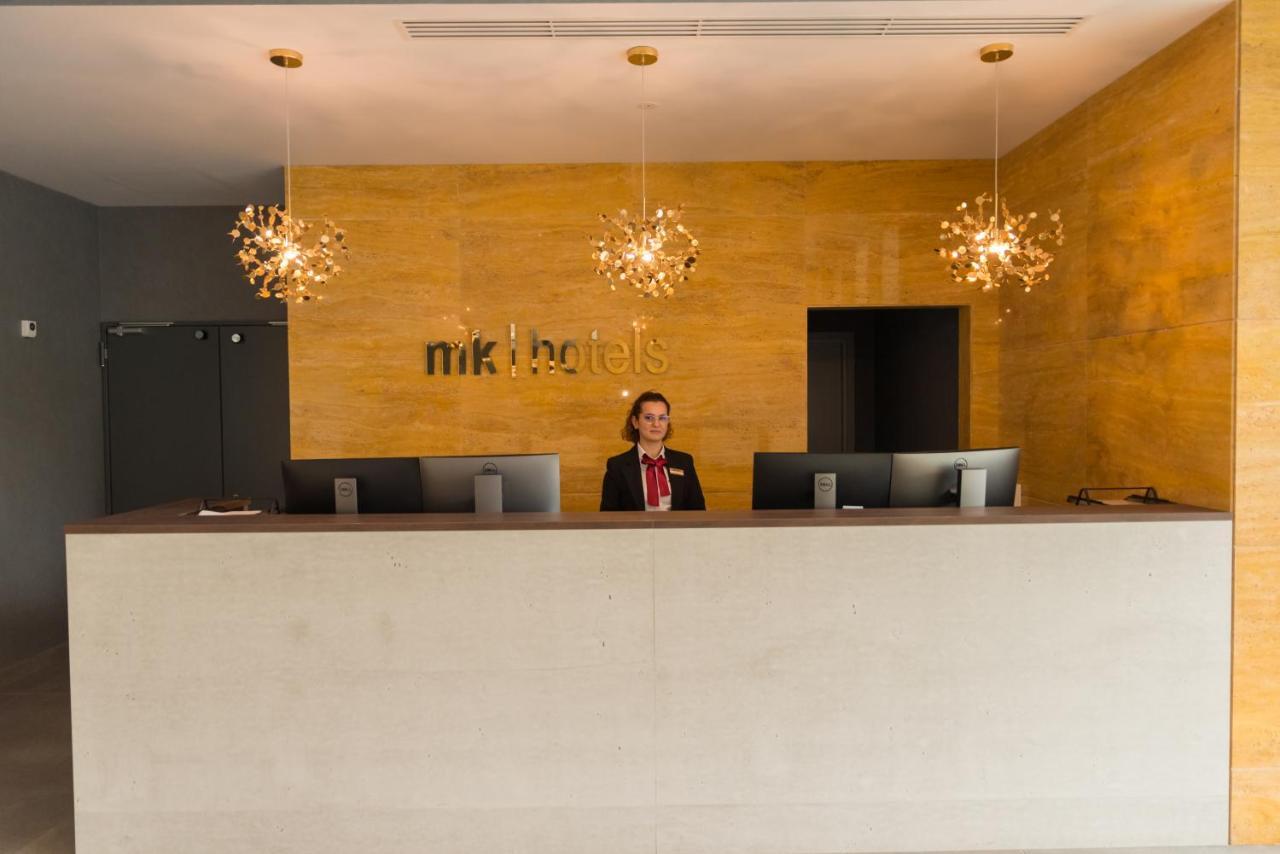Mk Hotel Tirana Rinas Exteriér fotografie Reception desk at a hotel