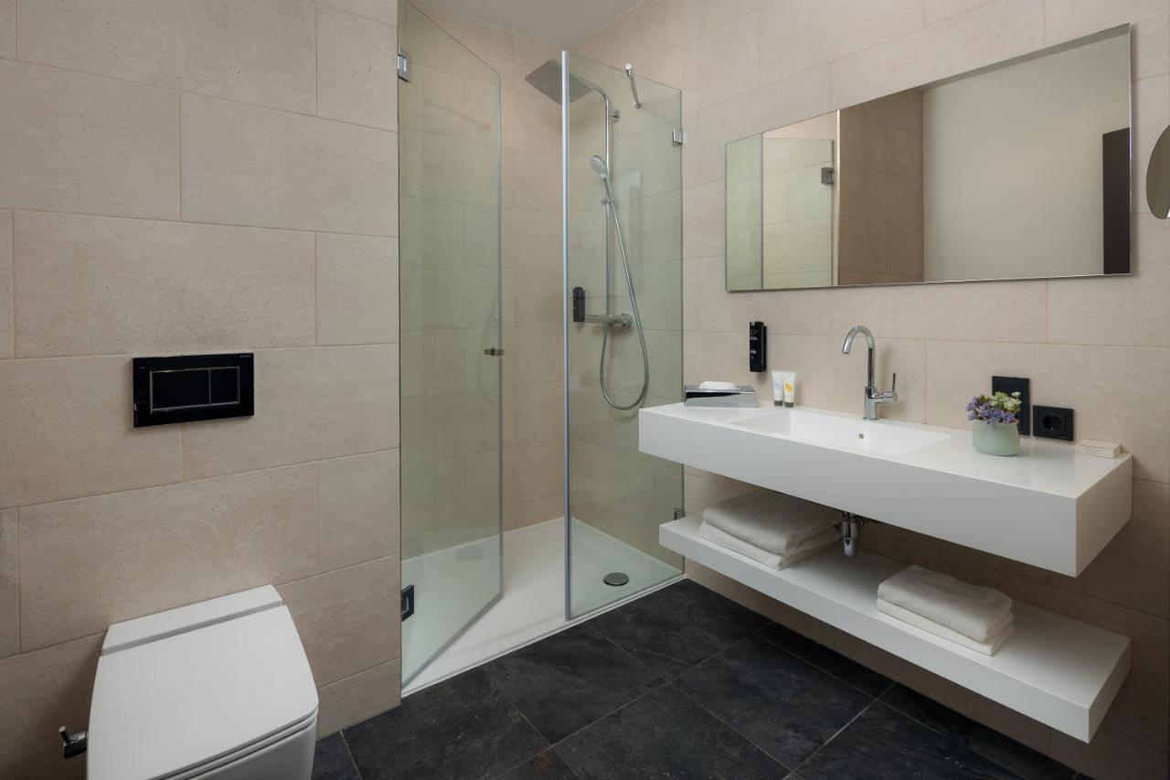 Mk Hotel Tirana Rinas Exteriér fotografie A modern bathroom