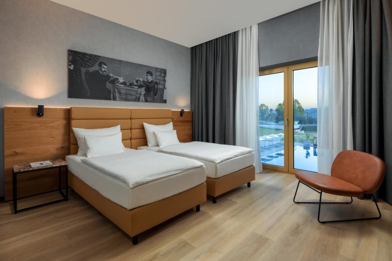 Mk Hotel Tirana Rinas Exteriér fotografie A room at the hotel