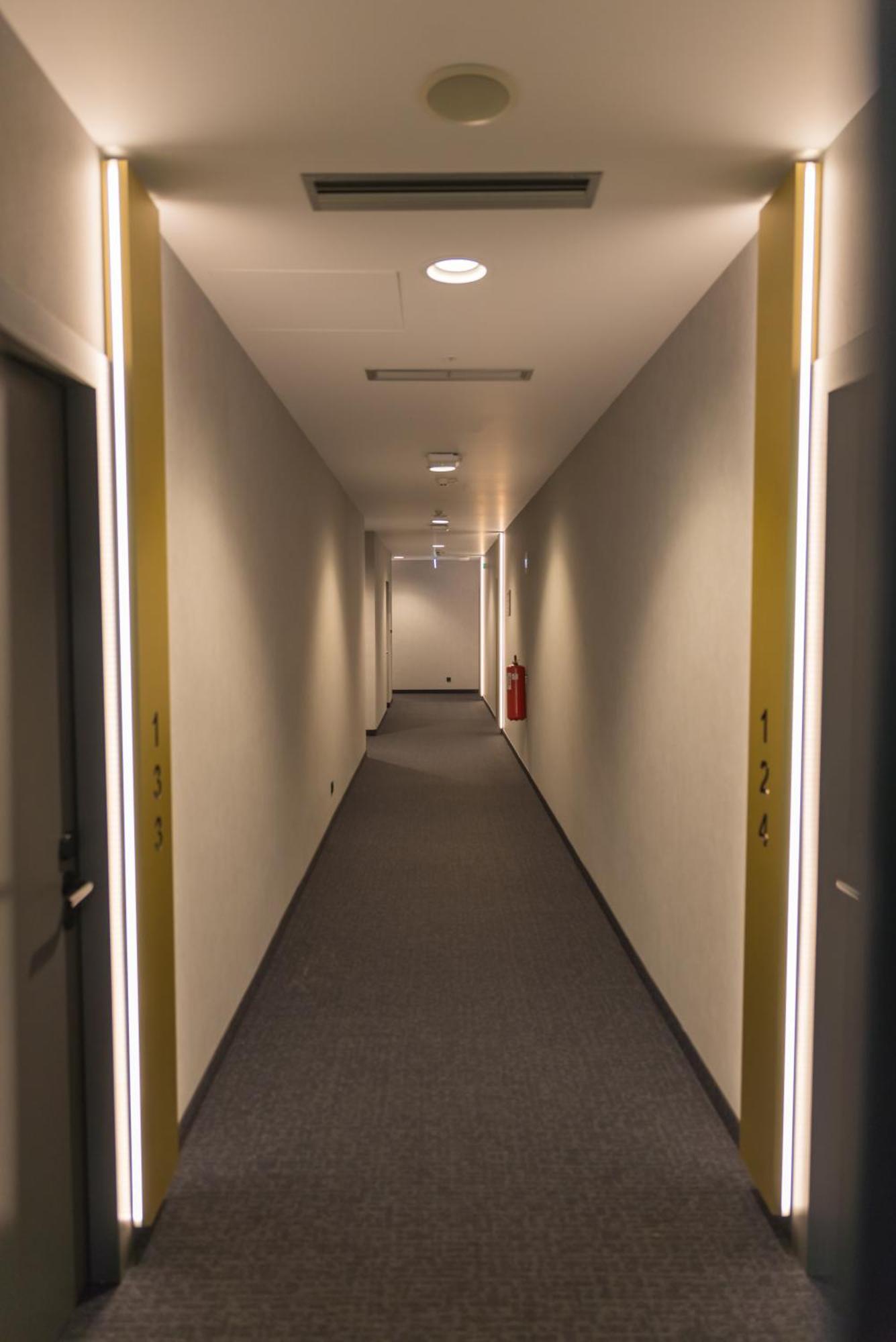 Mk Hotel Tirana Rinas Exteriér fotografie A corridor in the new building