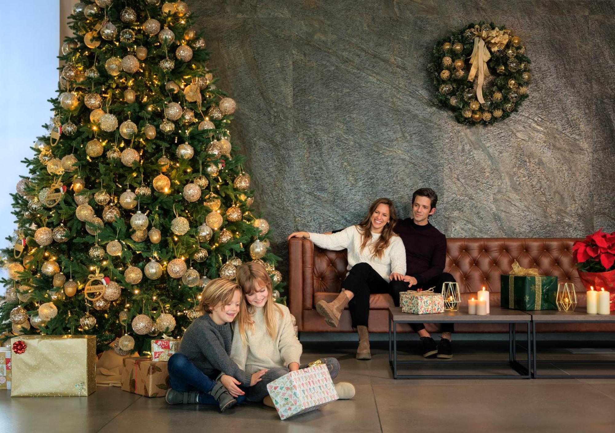 Mk Hotel Tirana Rinas Exteriér fotografie The 2019 Christmas tree at the Four Seasons Hotel