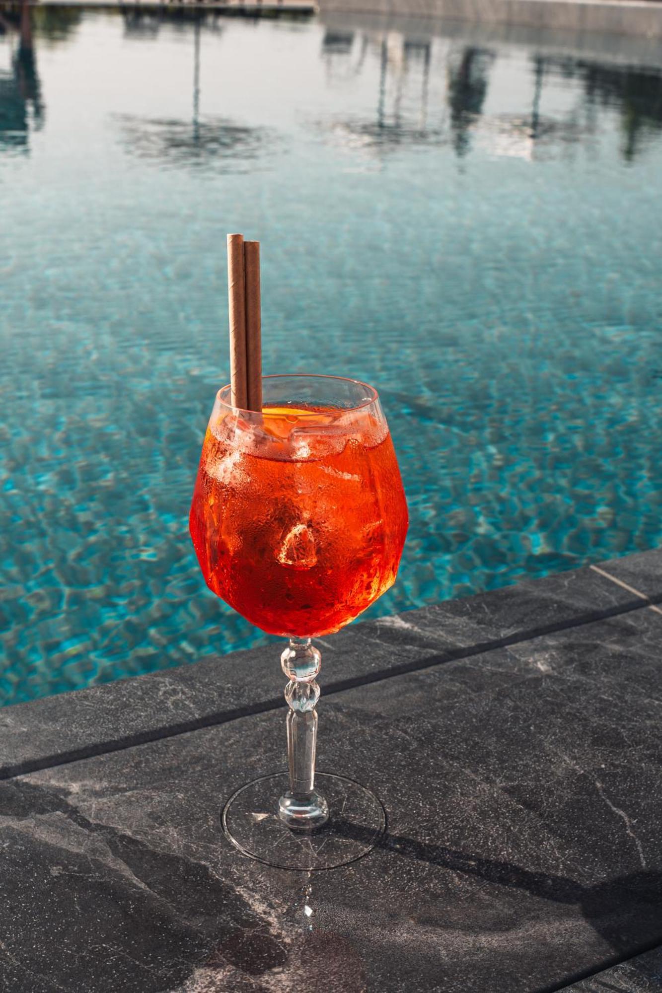 Mk Hotel Tirana Rinas Exteriér fotografie A glass of Aperol Spritz